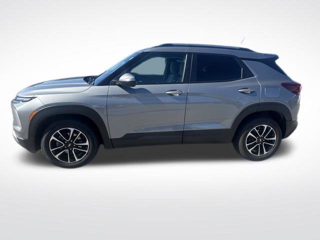 Used 2025 Chevrolet TrailBlazer LT FWD image 2