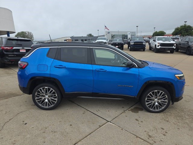 Used 2023 Jeep Compass Limited w/ Elite Group AWD/4WD image 9