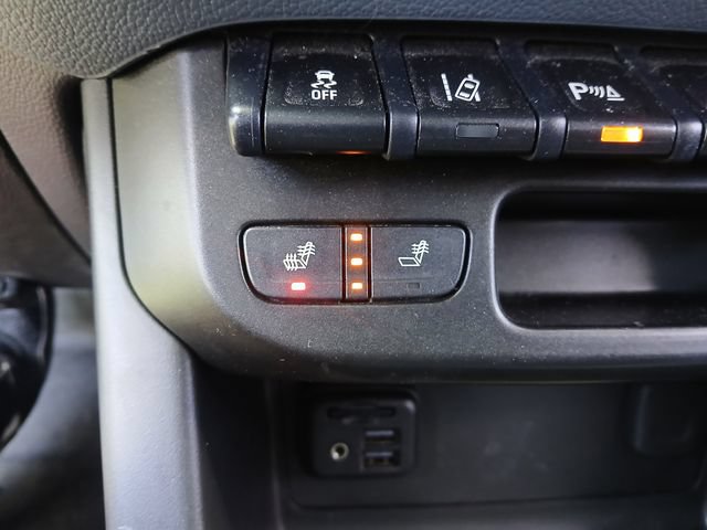 Used 2022 Chevrolet Colorado Z71 w/ Safety Package RWD image 26
