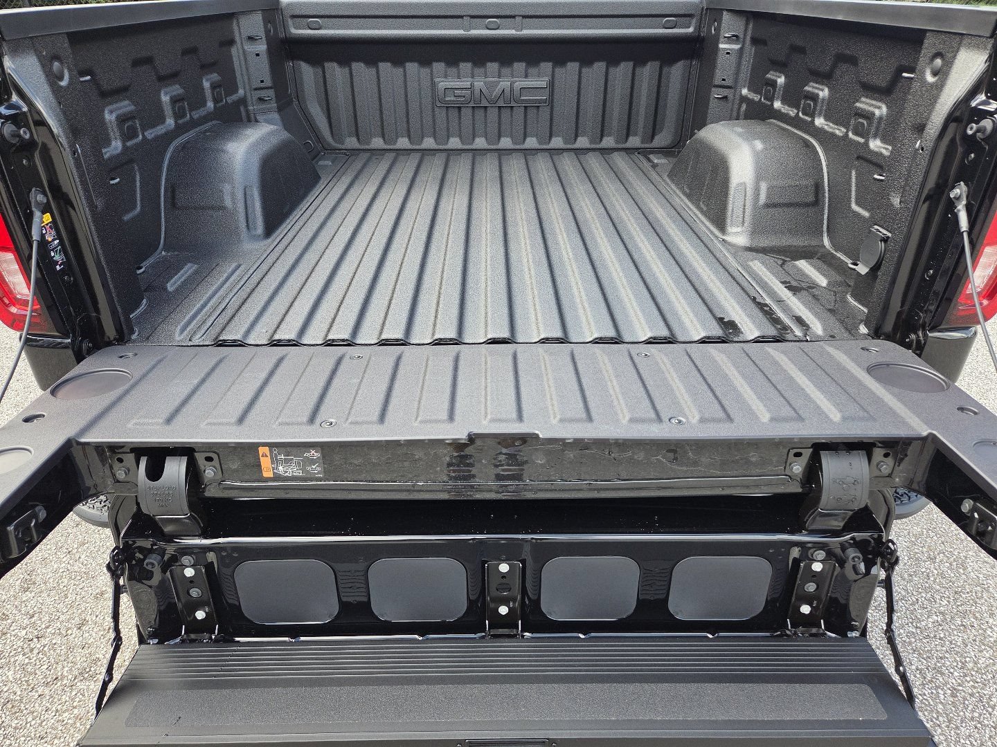 New 2026 GMC Sierra 1500 AT4 w/ AT4 Premium Package AWD/4WD image 24