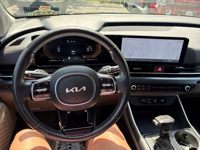 Used 2025 Kia Carnival FWD image 10