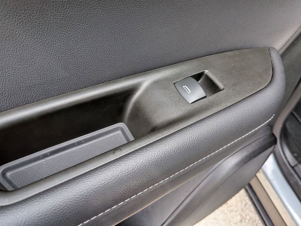 Used 2025 Chevrolet Blazer LT FWD image 27
