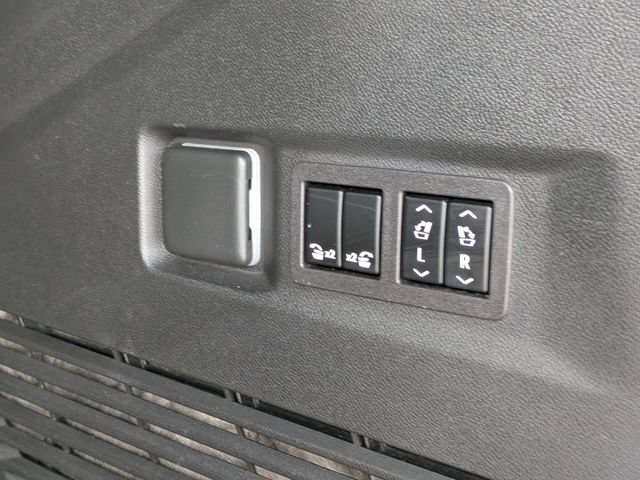Used 2024 GMC Yukon Denali Ultimate AWD/4WD image 15