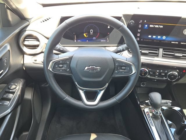Used 2024 Chevrolet Trax ACTIV FWD image 2