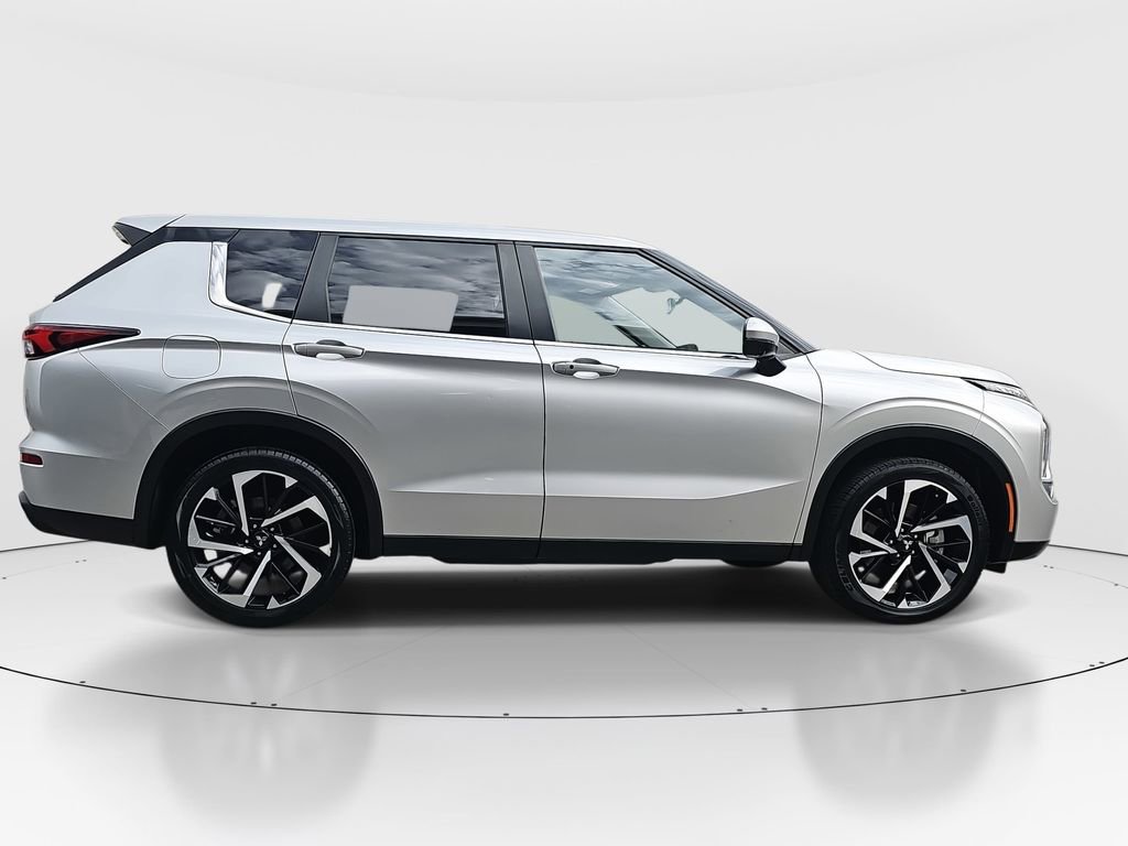 Used 2024 Mitsubishi Outlander SE image 4