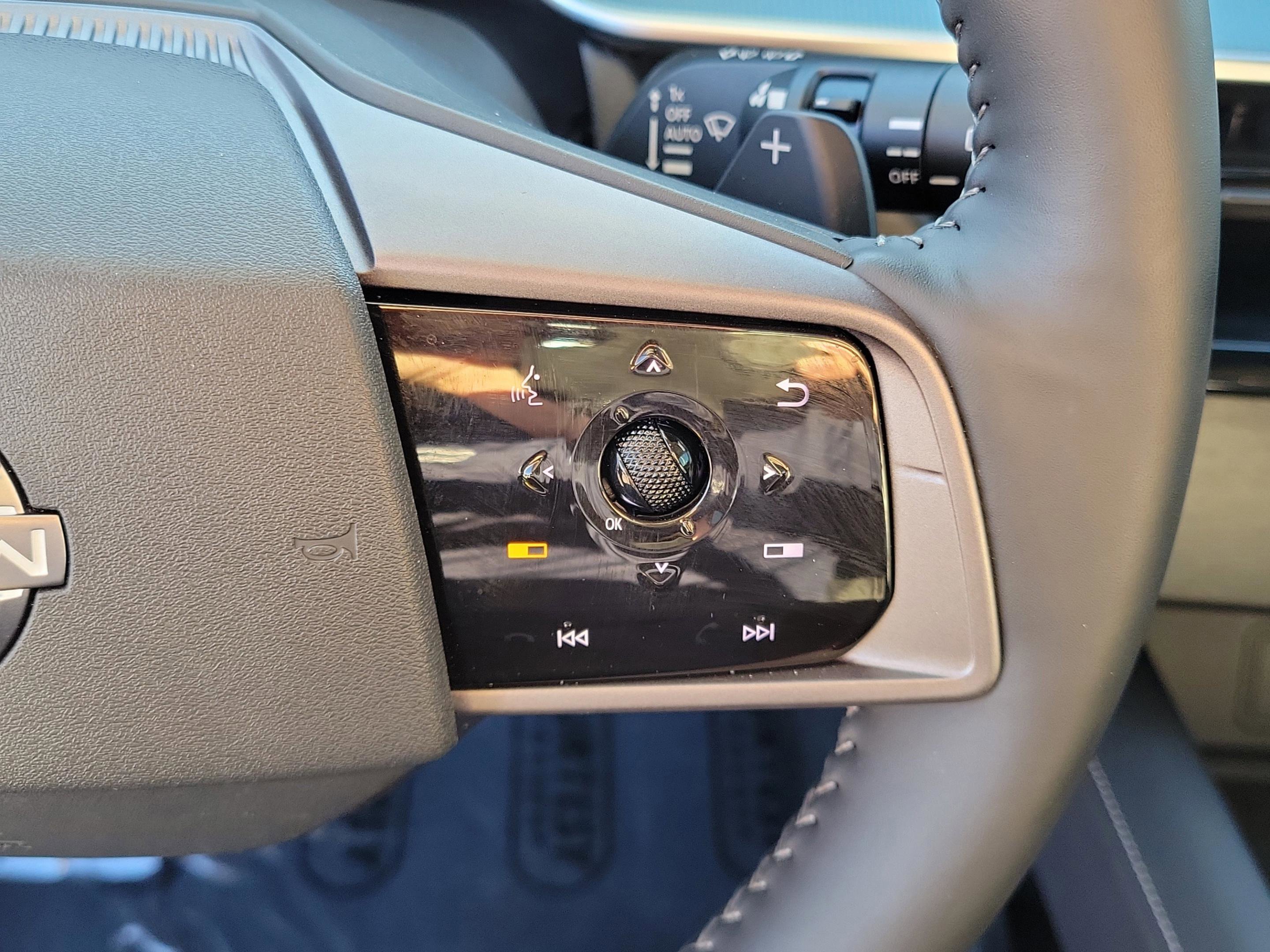 Certified 2025 Nissan Murano Platinum w/ Cargo Package image 23