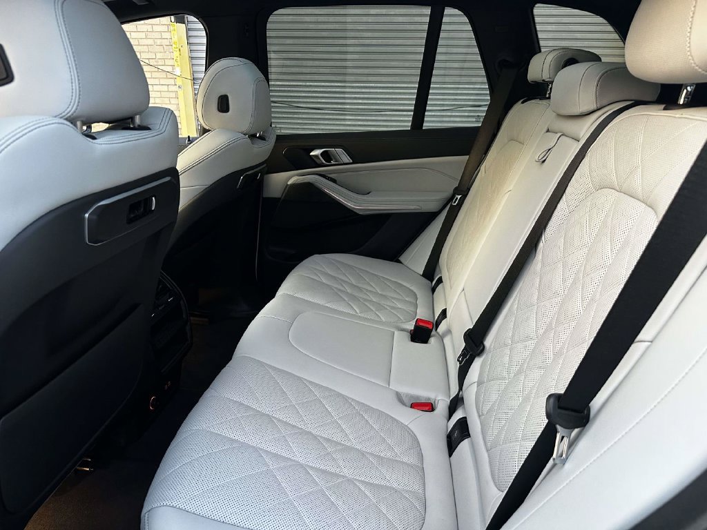 Used 2024 BMW X5 xDrive40i AWD/4WD image 17