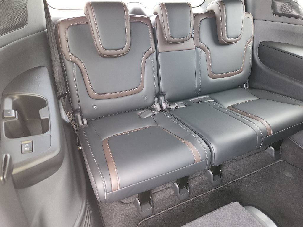 New 2026 Nissan Armada SL w/ Captain's Chari Seat Package RWD image 11