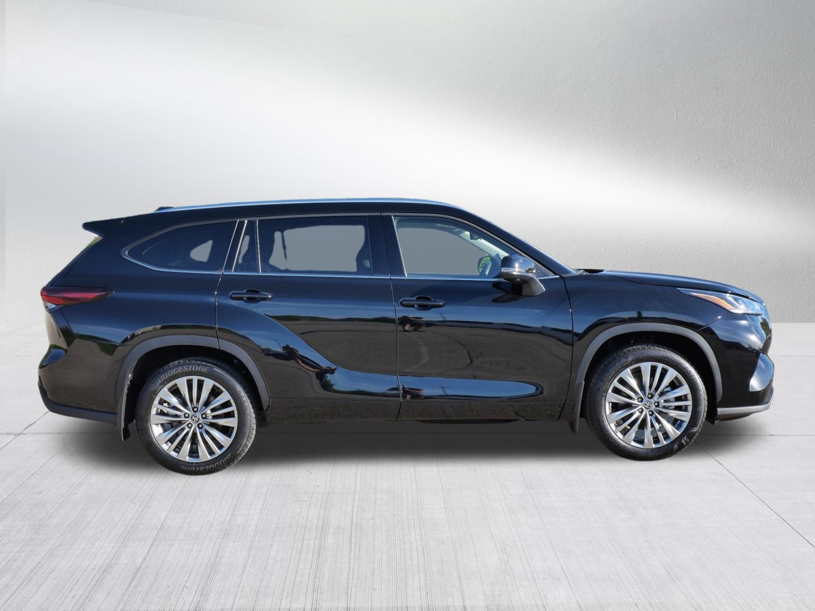 Certified 2026 Toyota Highlander Platinum AWD/4WD image 9