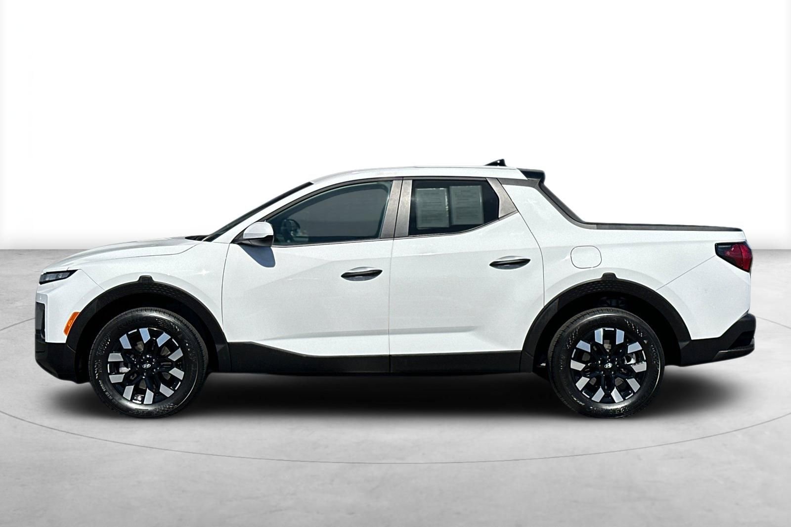 Certified 2025 Hyundai Santa Cruz SE image 3