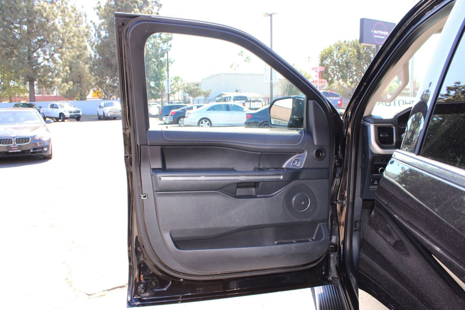 Used 2023 Ford Expedition Max XLT image 8