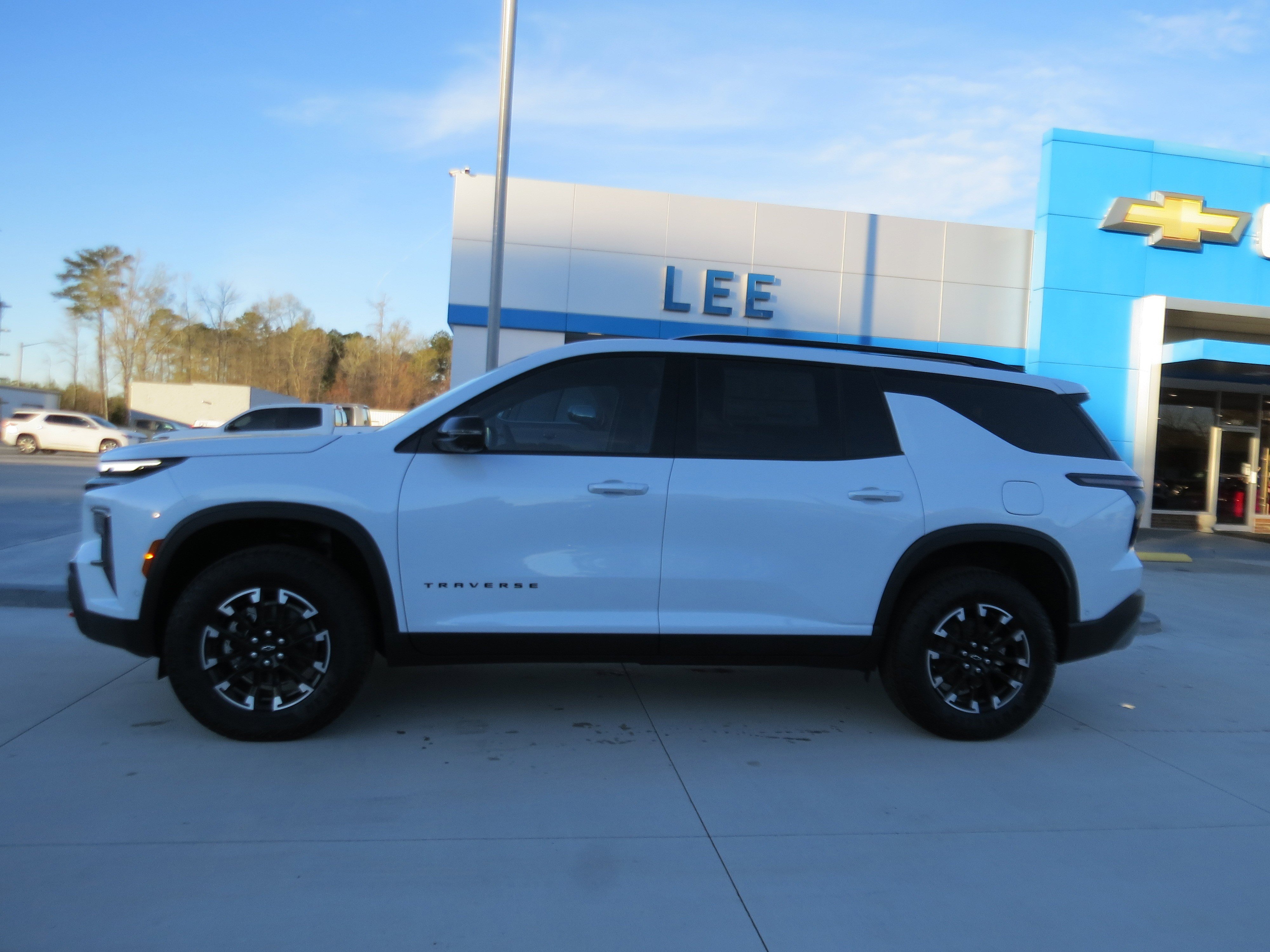 New 2026 Chevrolet Traverse Z71 w/ Enhanced Driving Package AWD/4WD image 2