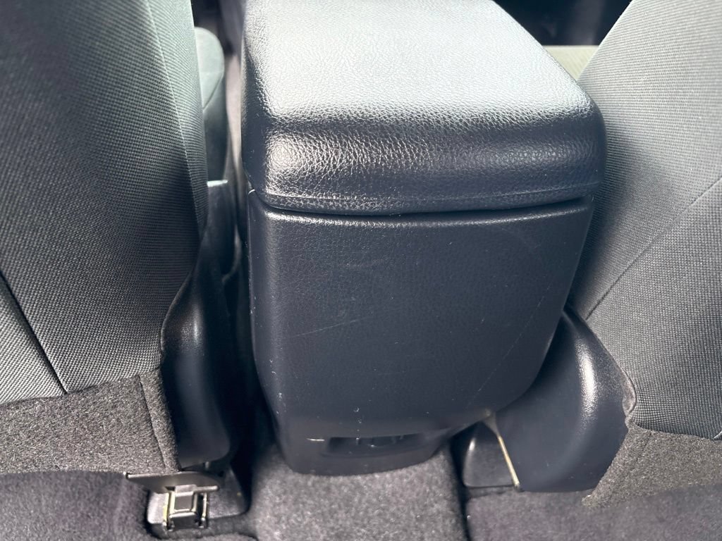 Used 2018 Toyota RAV4 LE FWD image 18