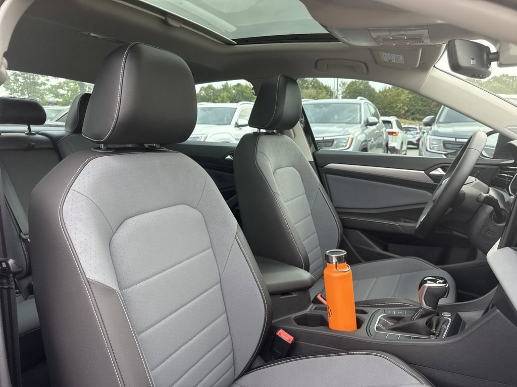 New 2025 Volkswagen Jetta SE image 18