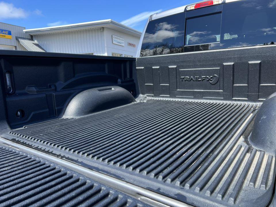 Used 2025 RAM 1500 Laramie AWD/4WD image 5