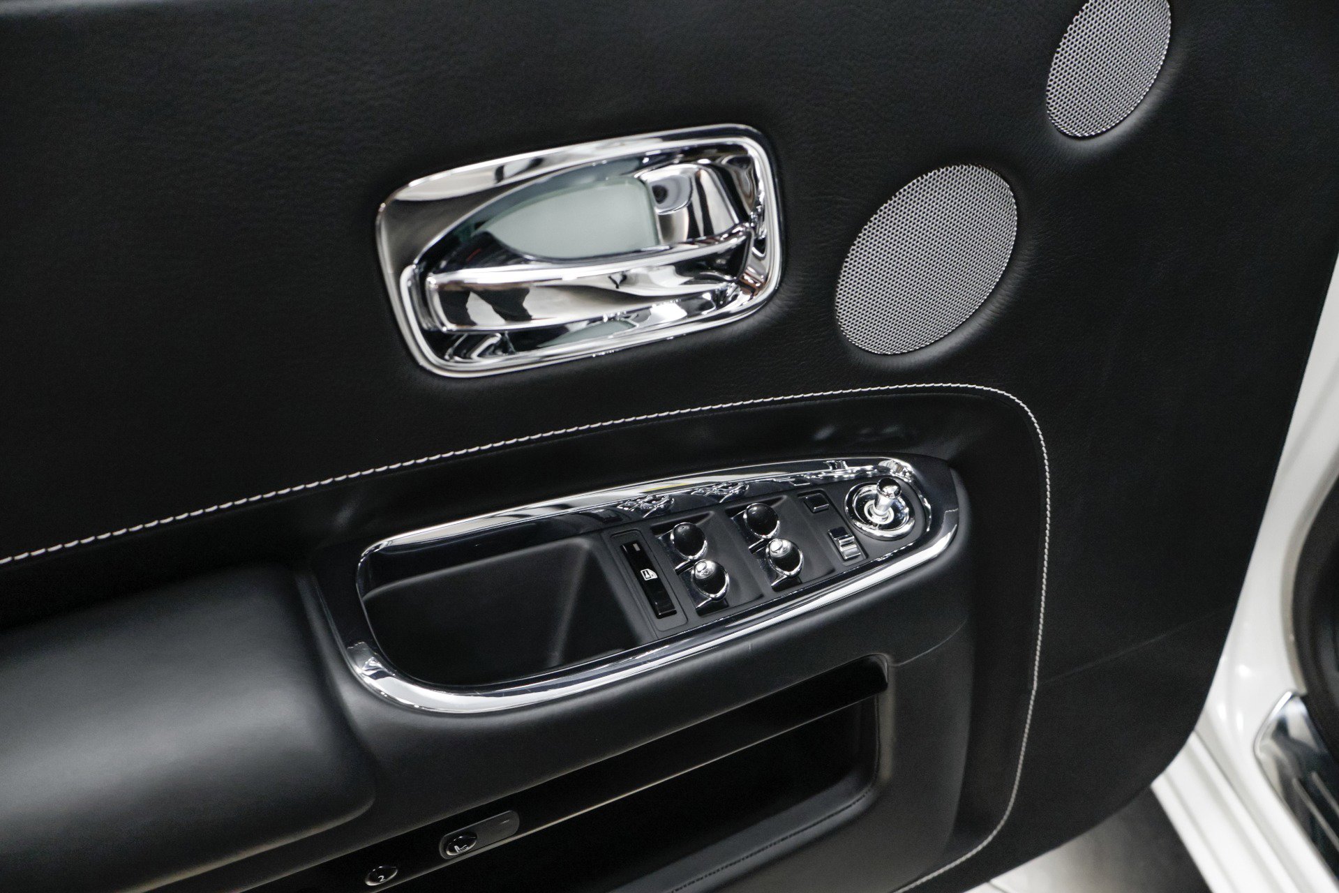 Used 2016 Rolls-Royce Ghost image 37