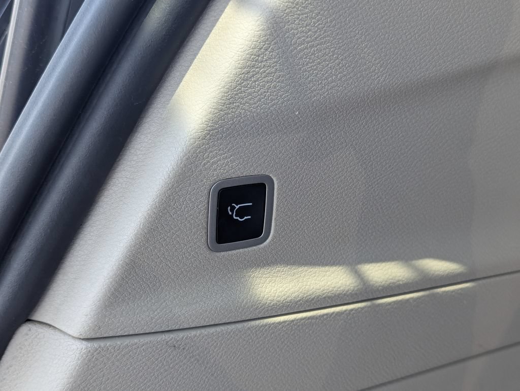 Used 2023 Chrysler Pacifica Touring-L FWD image 32
