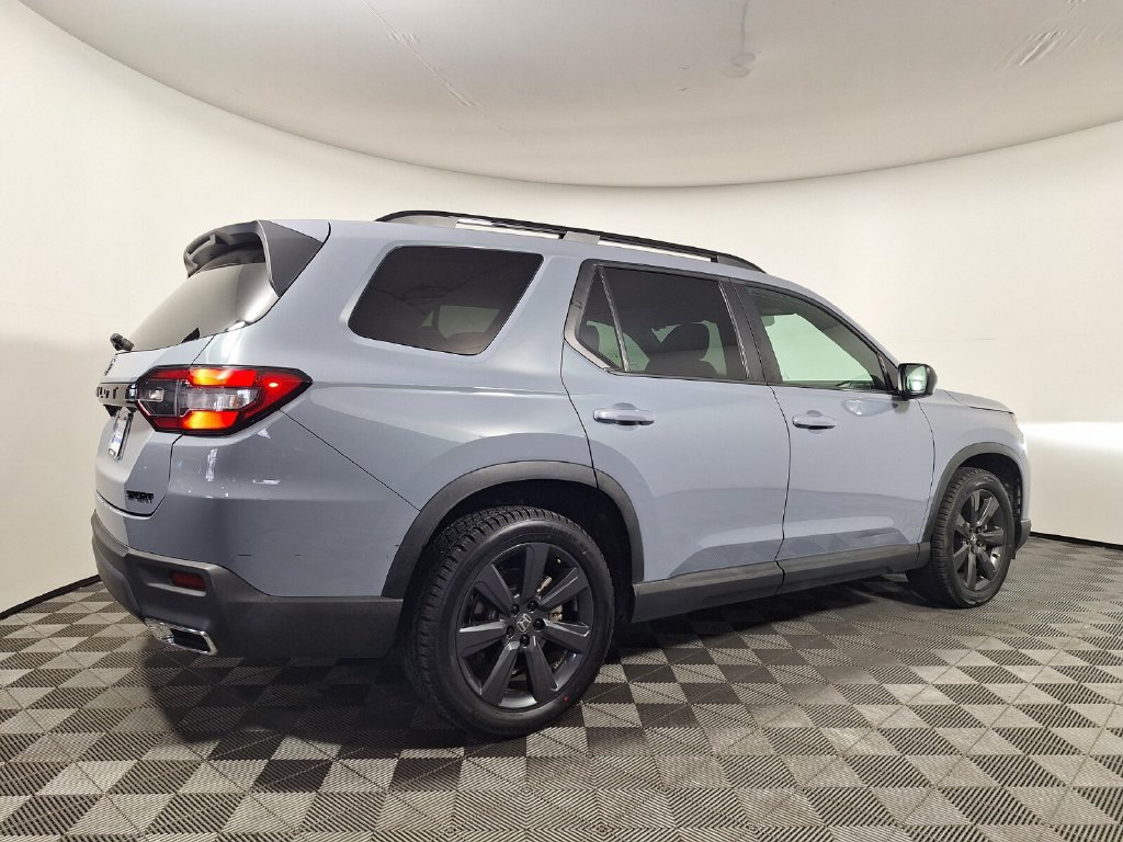Used 2024 Honda Pilot Sport image 5