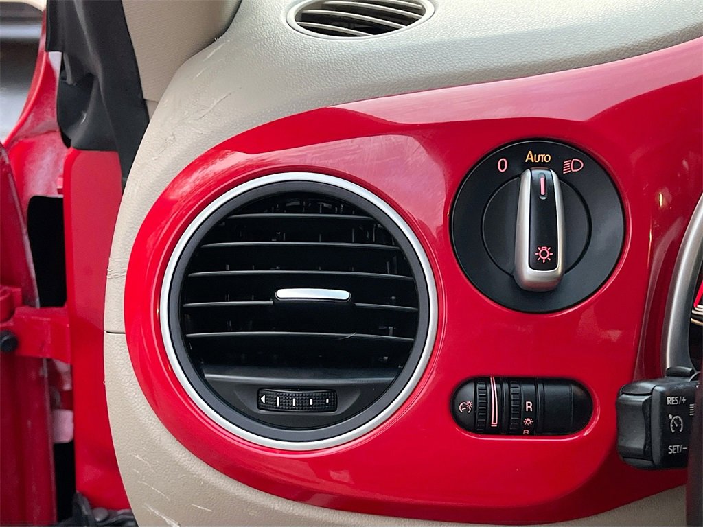 Used 2019 Volkswagen Beetle 2.0T SE image 10