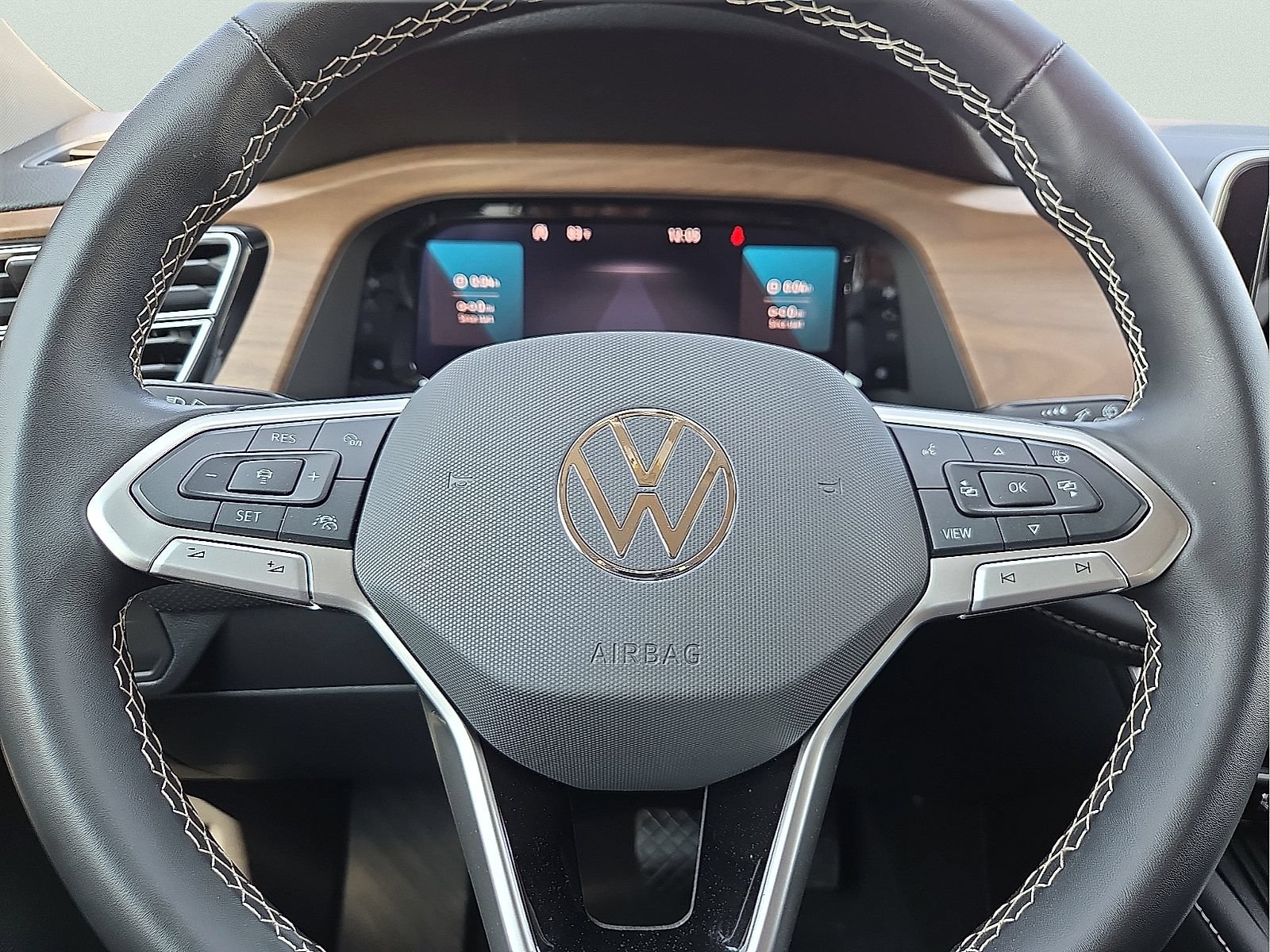 Used 2025 Volkswagen Atlas SE FWD image 24