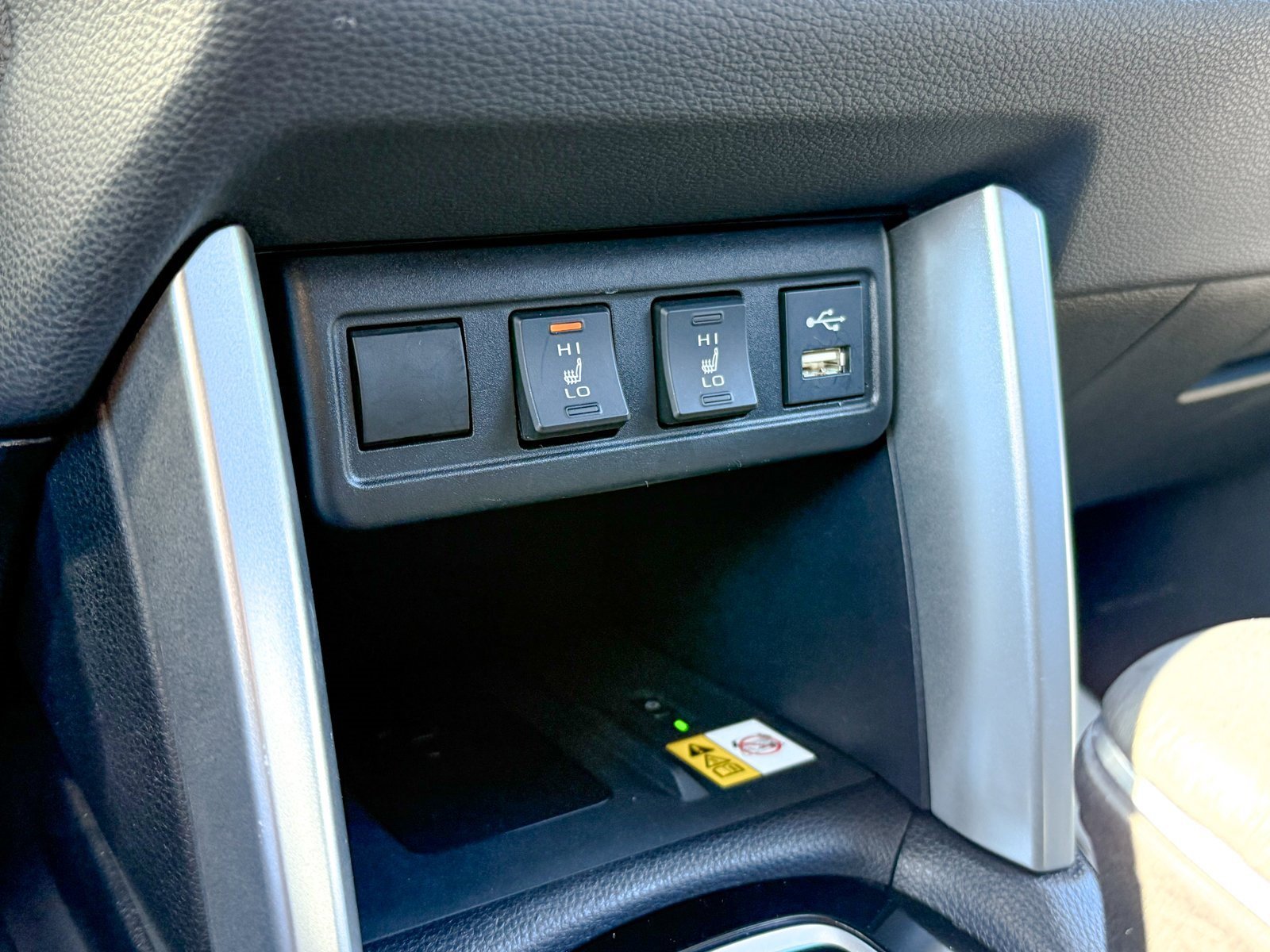 Used 2022 Toyota Corolla Cross XLE w/ Convenience Package image 20