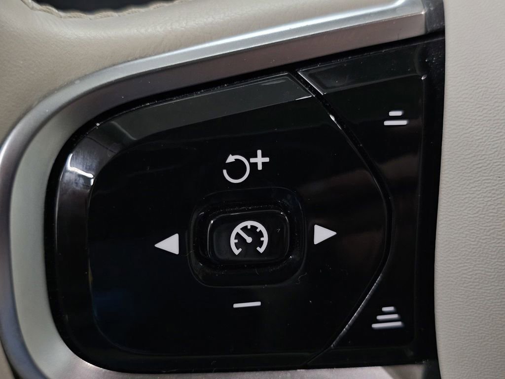 Used 2025 Volvo XC90 T8 Ultra image 29