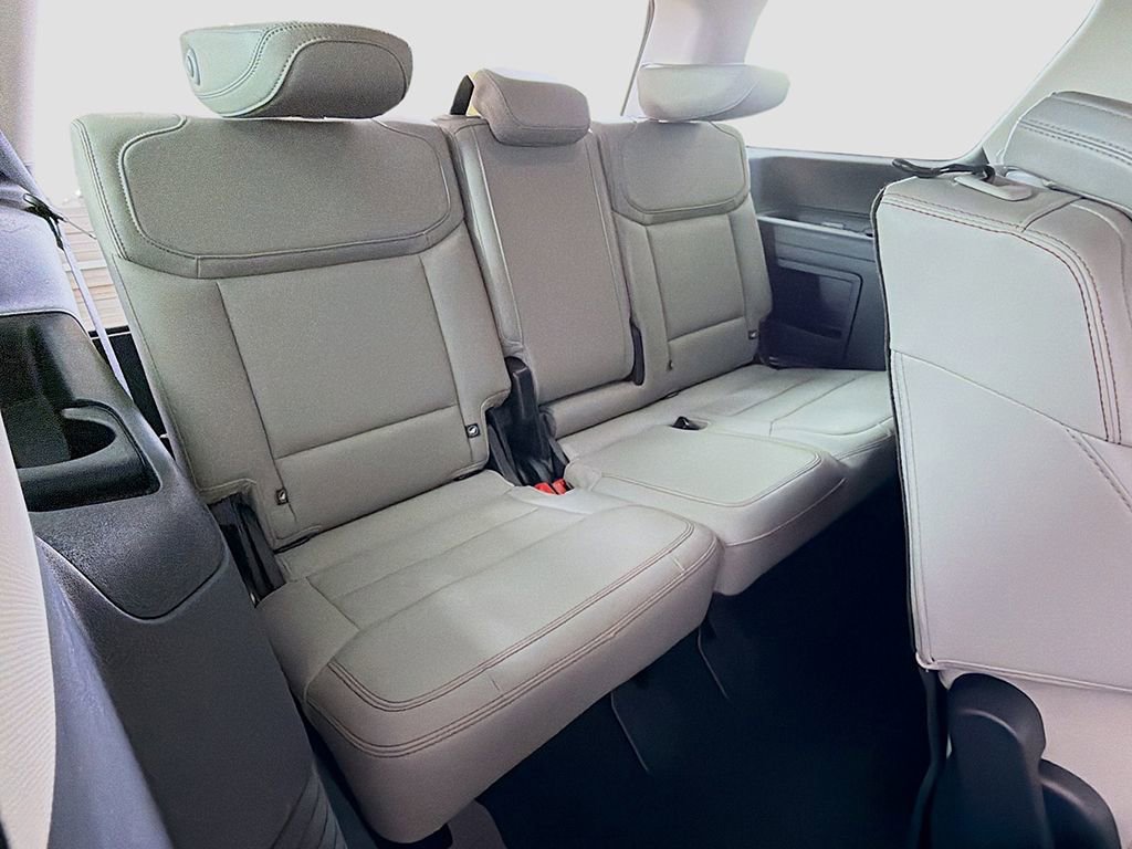 Used 2025 Ford Expedition Active image 28