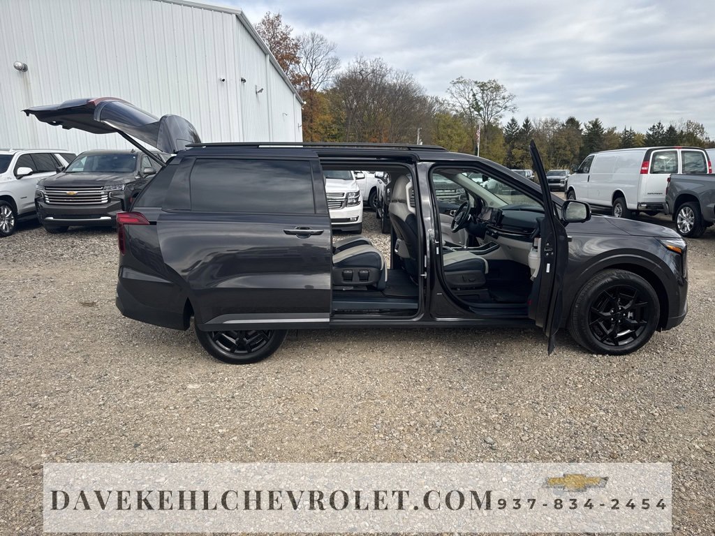 Used 2025 Kia Carnival SX Prestige image 38