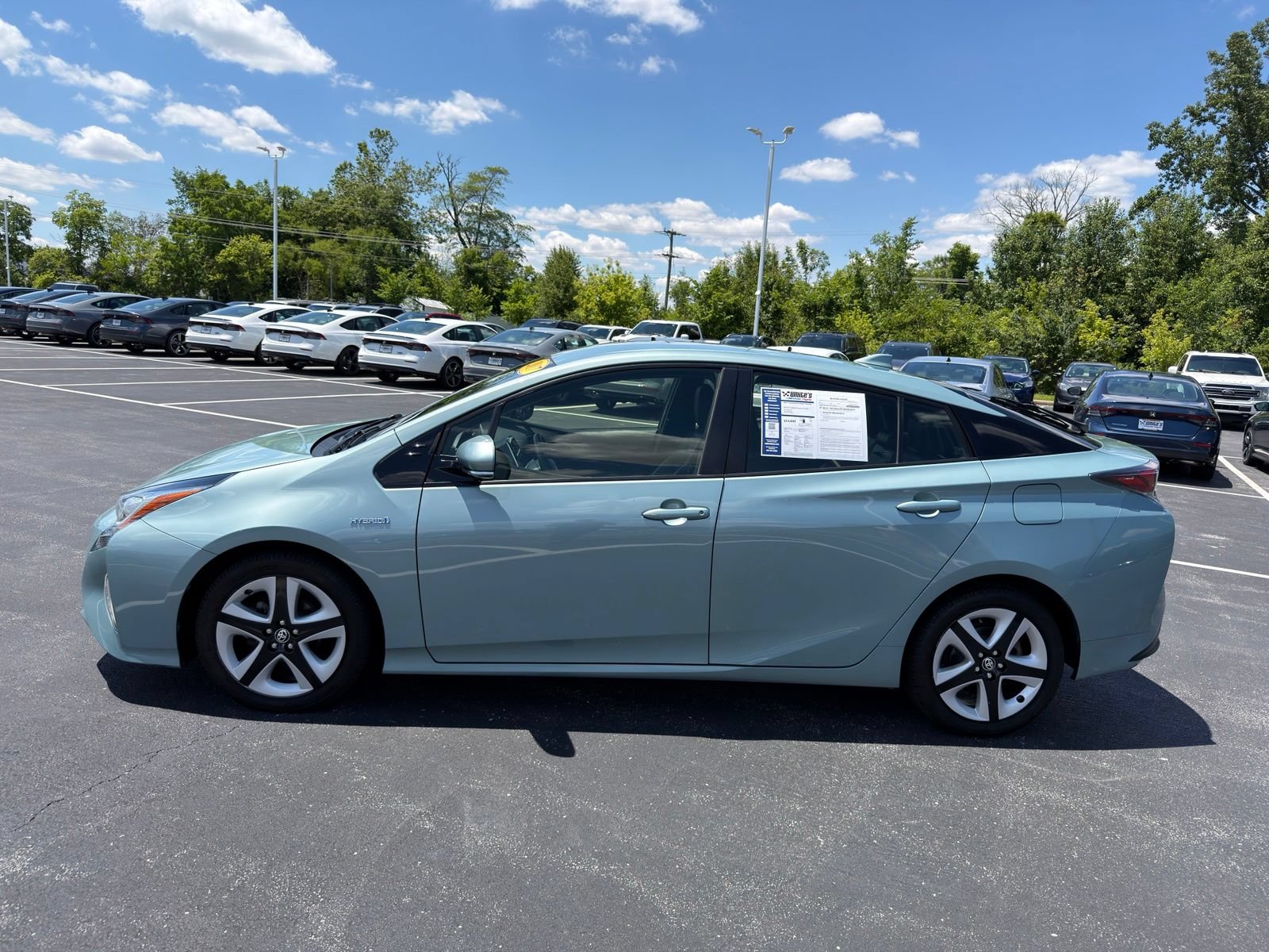 Used 2017 Toyota Prius Three Touring w/ Carpet Mat Package FWD image 3