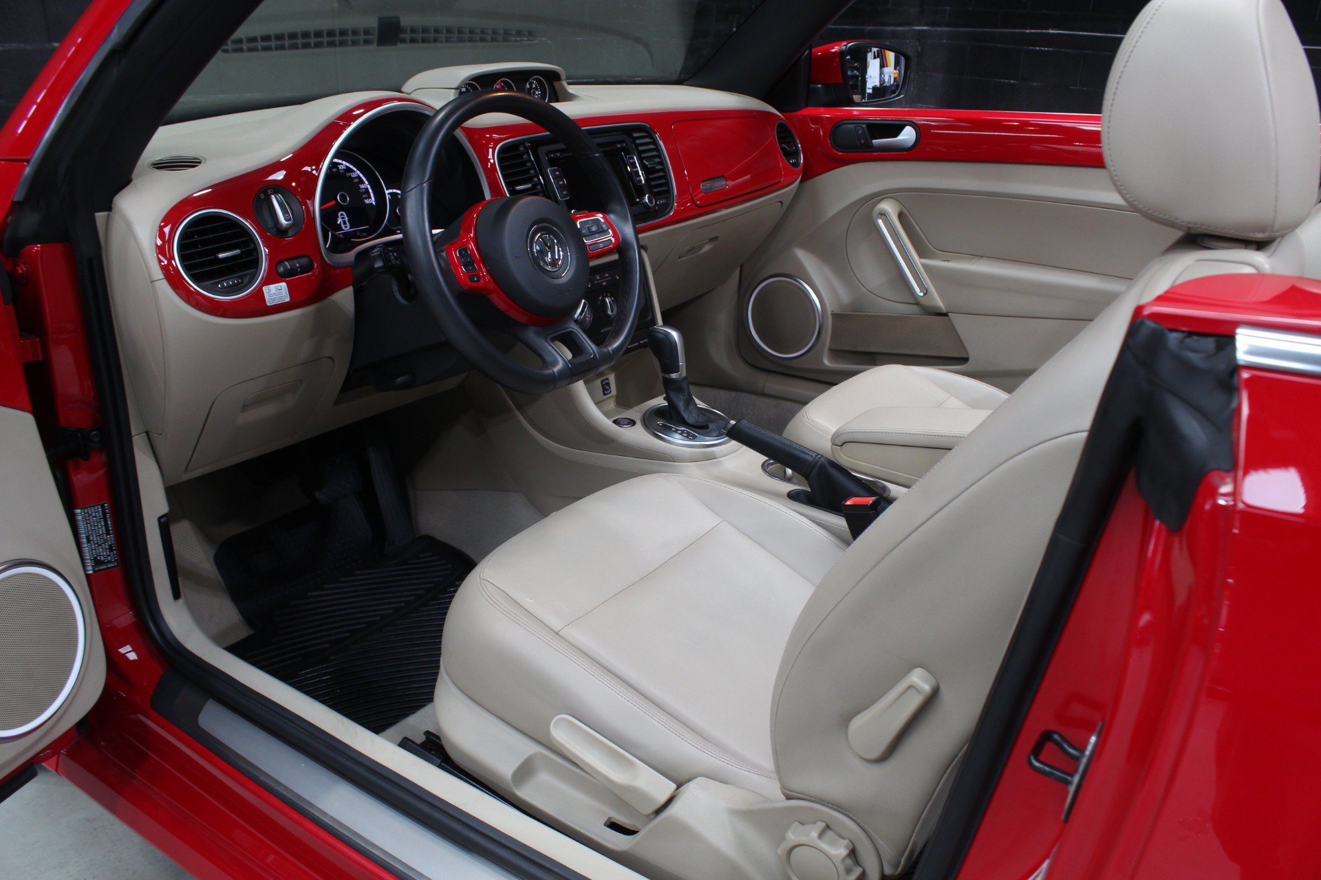 Used 2014 Volkswagen Beetle TDI FWD image 38