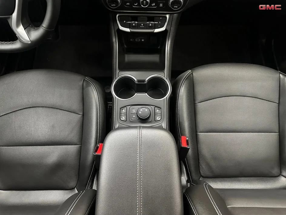 Used 2024 GMC Terrain SLT image 14