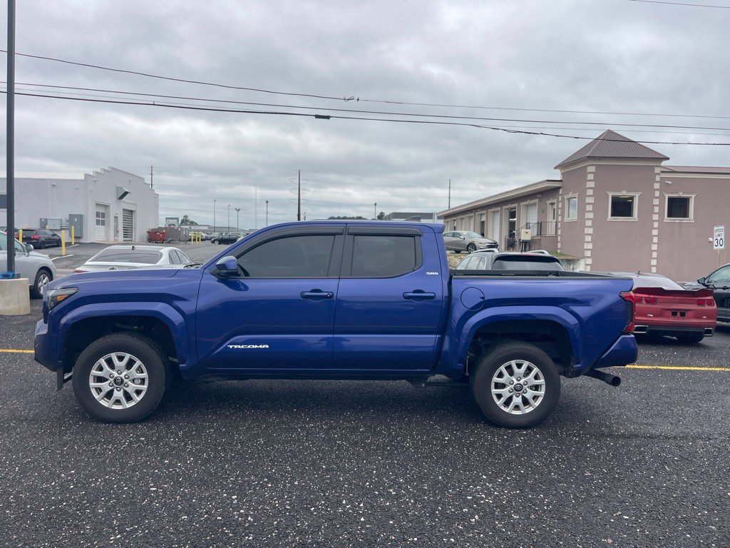 Used 2025 Toyota Tacoma SR5 AWD/4WD image 2