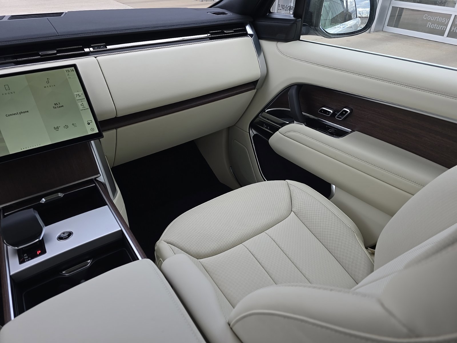 New 2026 Land Rover Range Rover SE image 22