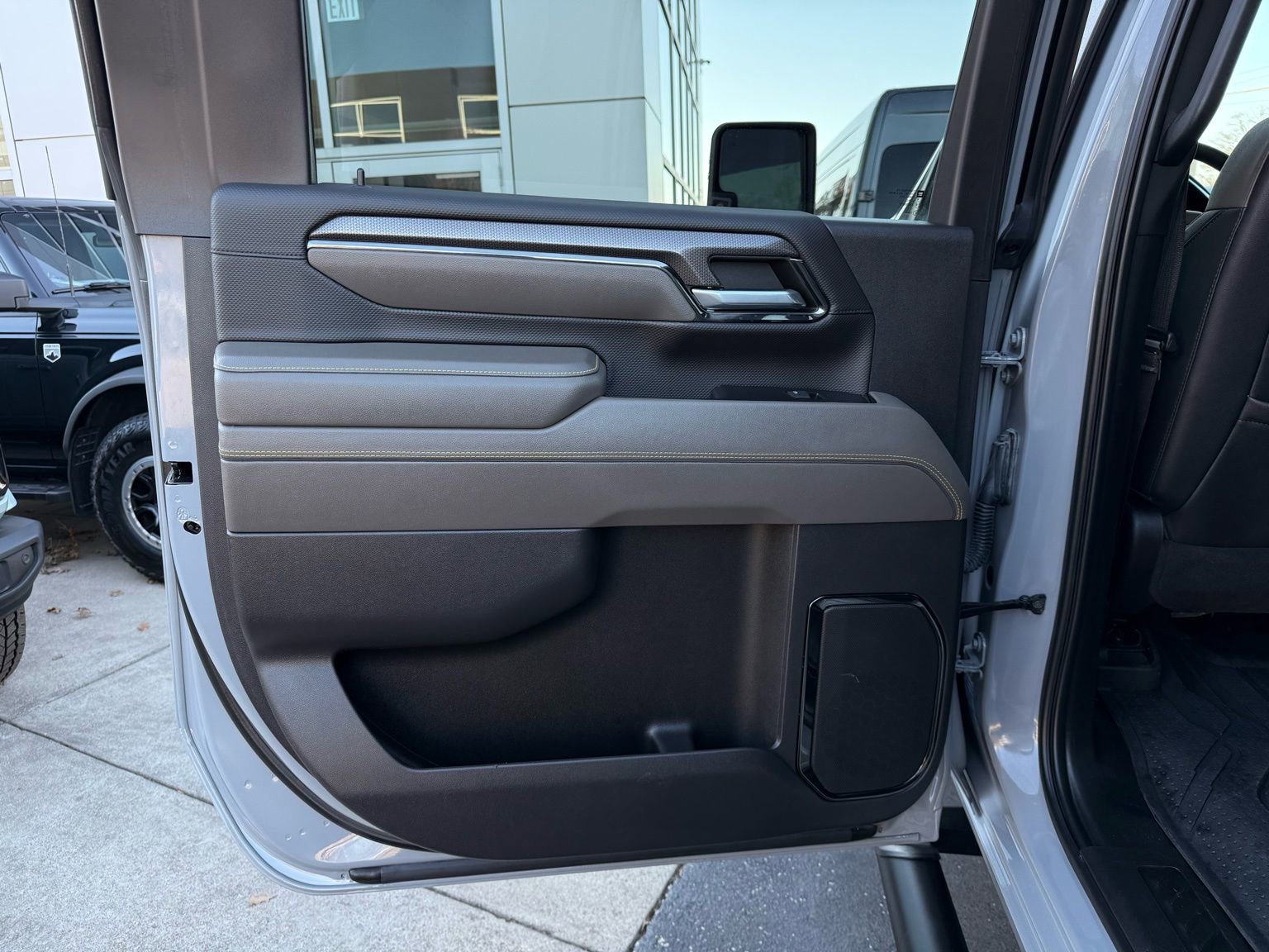 Used 2024 Chevrolet Silverado 2500 ZR2 w/ Technology Package image 42