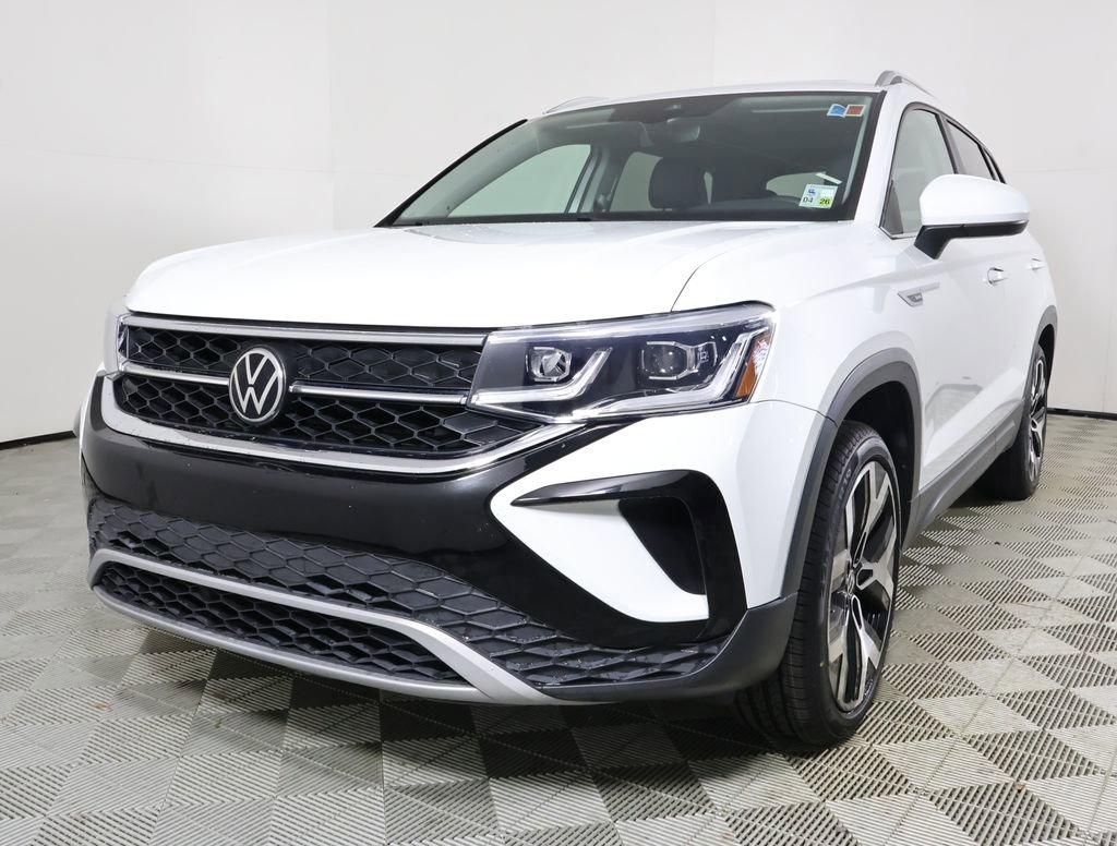 Used 2022 Volkswagen Taos SEL w/ Panoramic Sunroof Package image 2