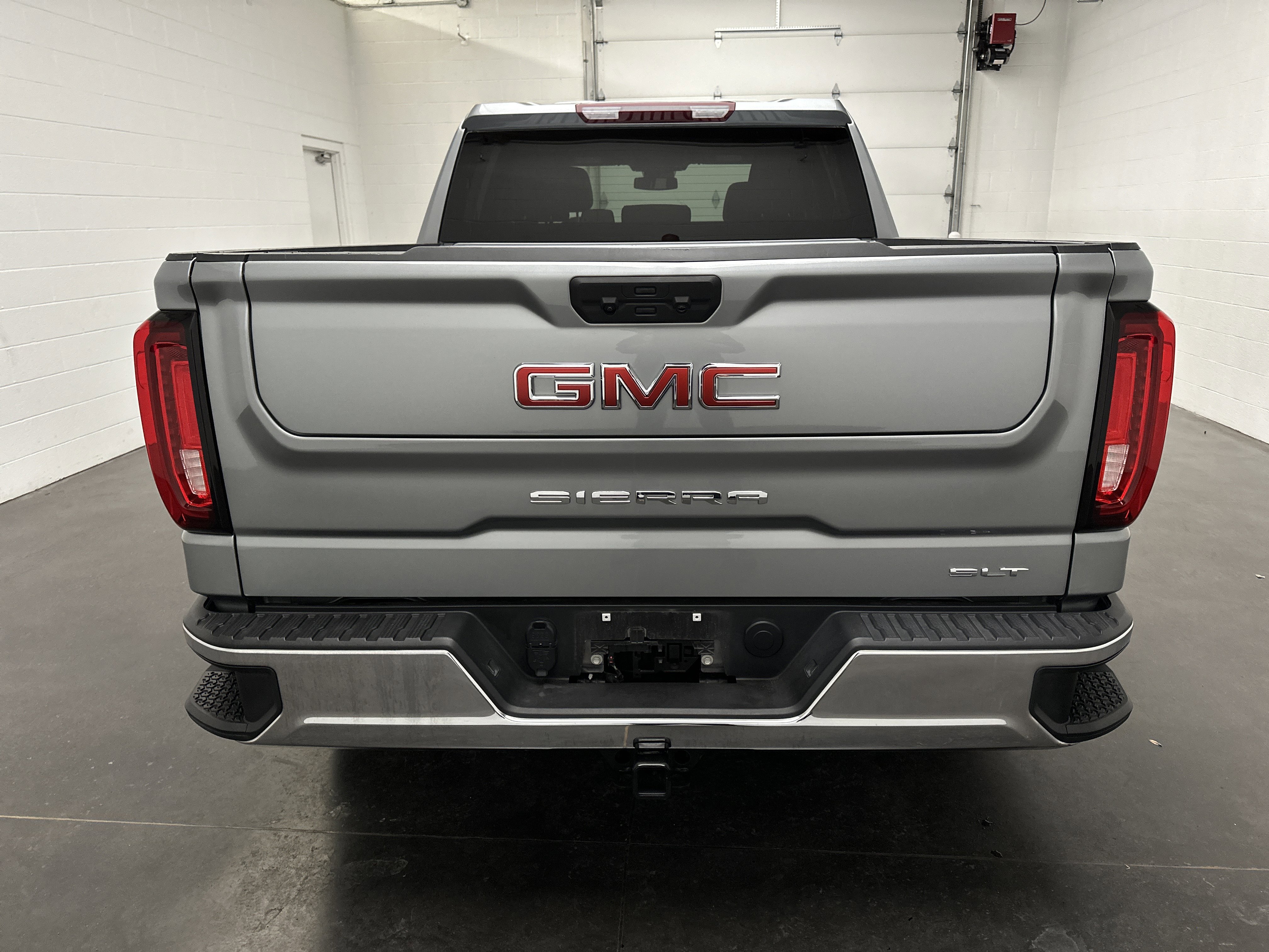 Used 2025 GMC Sierra 1500 SLT image 8