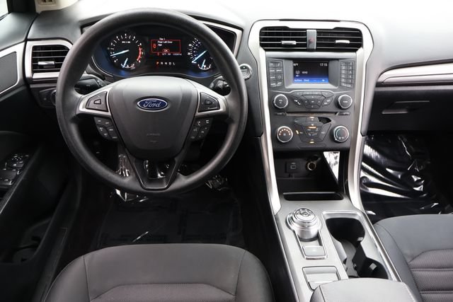 Used 2017 Ford Fusion SE FWD image 17