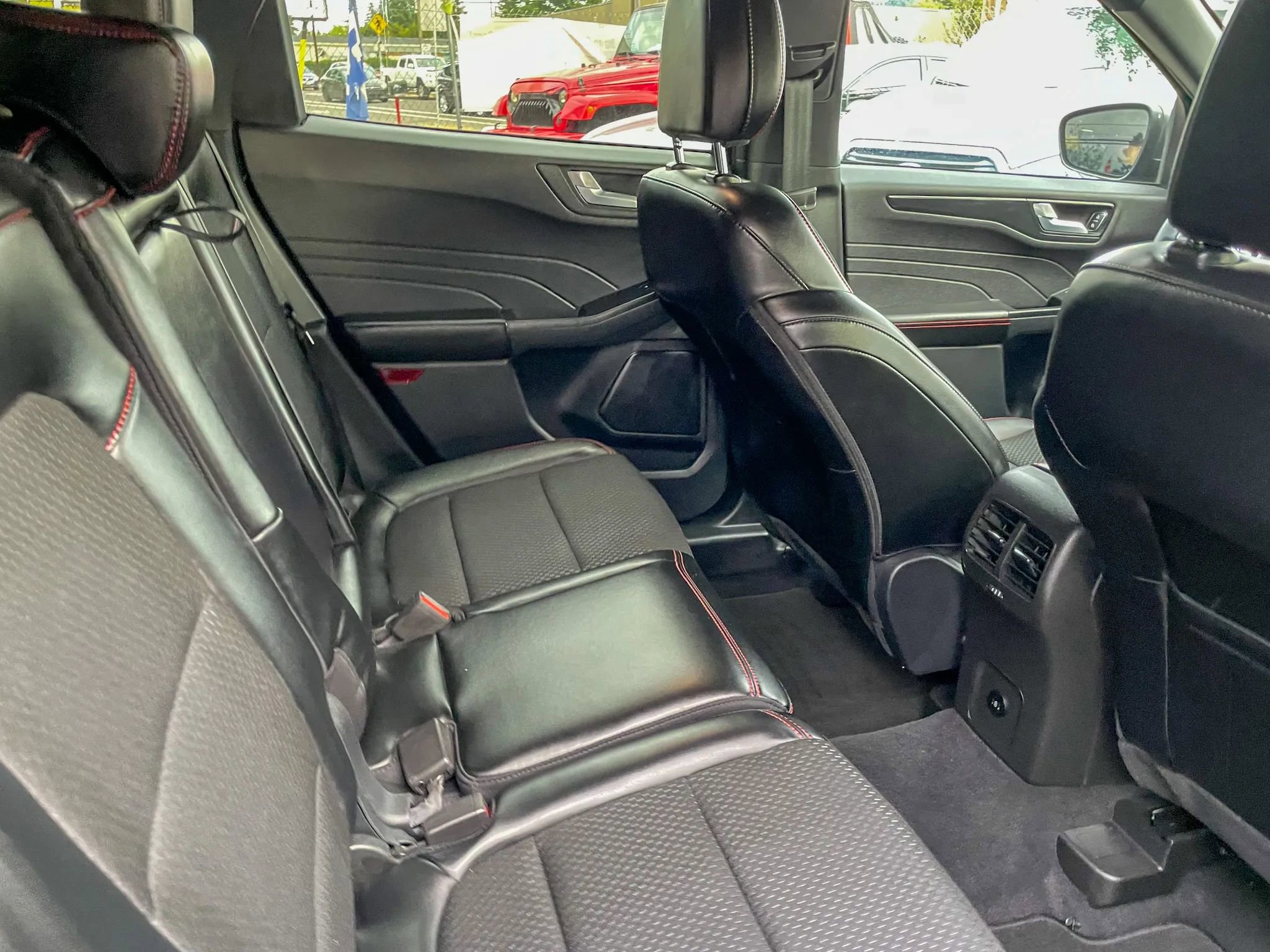 Used 2025 Ford Escape ST-Line AWD/4WD image 34