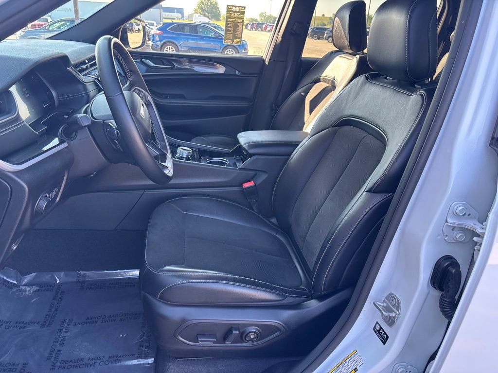 Used 2022 Jeep Grand Cherokee Altitude AWD/4WD image 11
