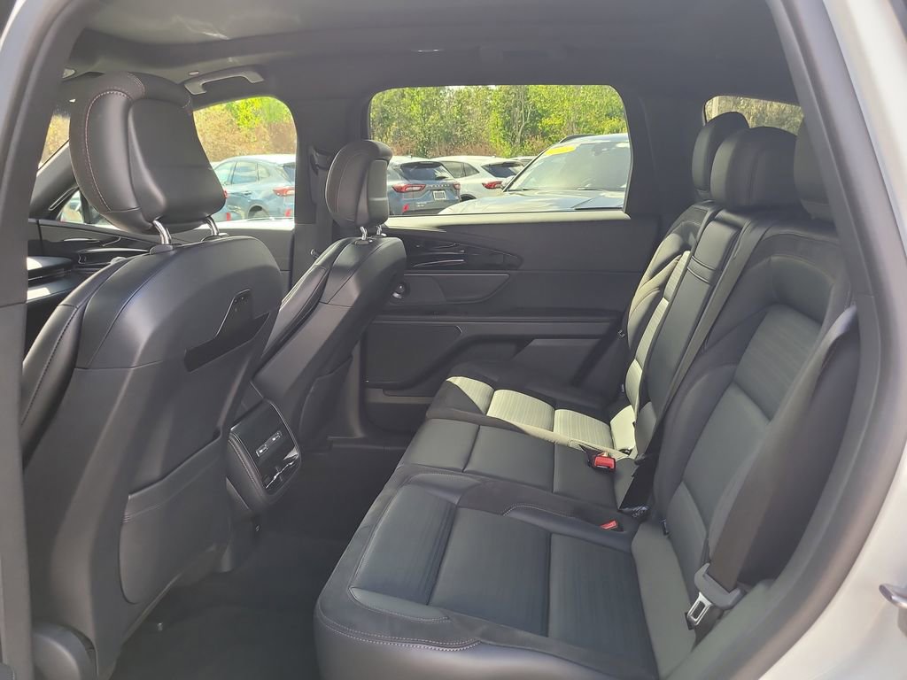 Used 2024 Lincoln Nautilus Reserve w/ Equipment Group 202A image 11