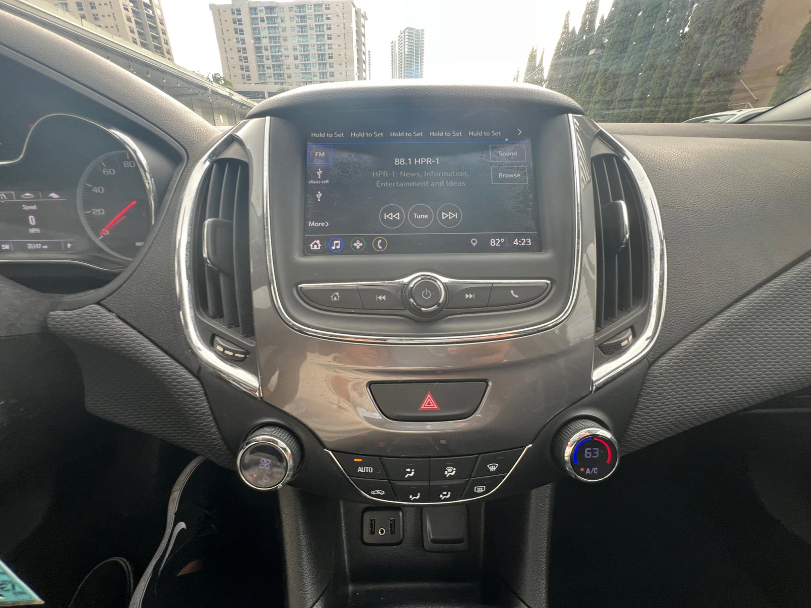 Used 2019 Chevrolet Cruze LT image 18