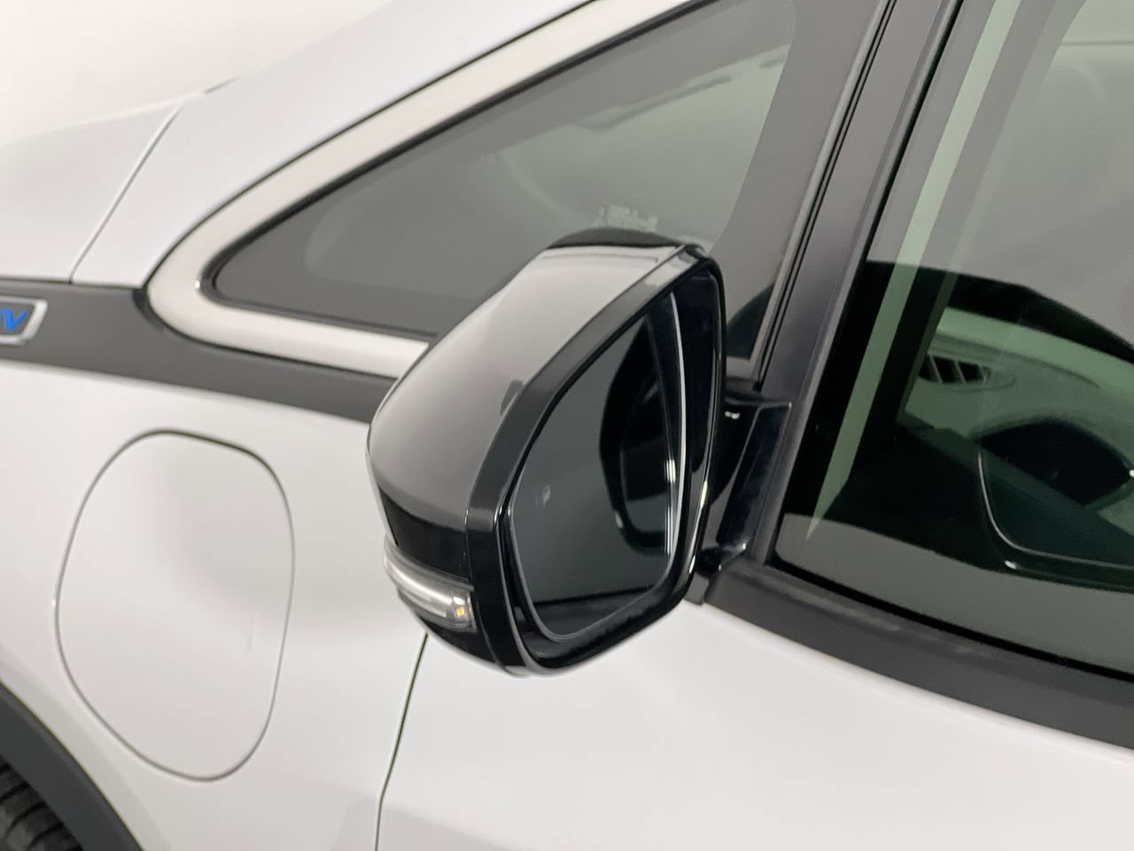 Used 2020 Chevrolet Bolt Premier w/ Infotainment Package FWD image 10