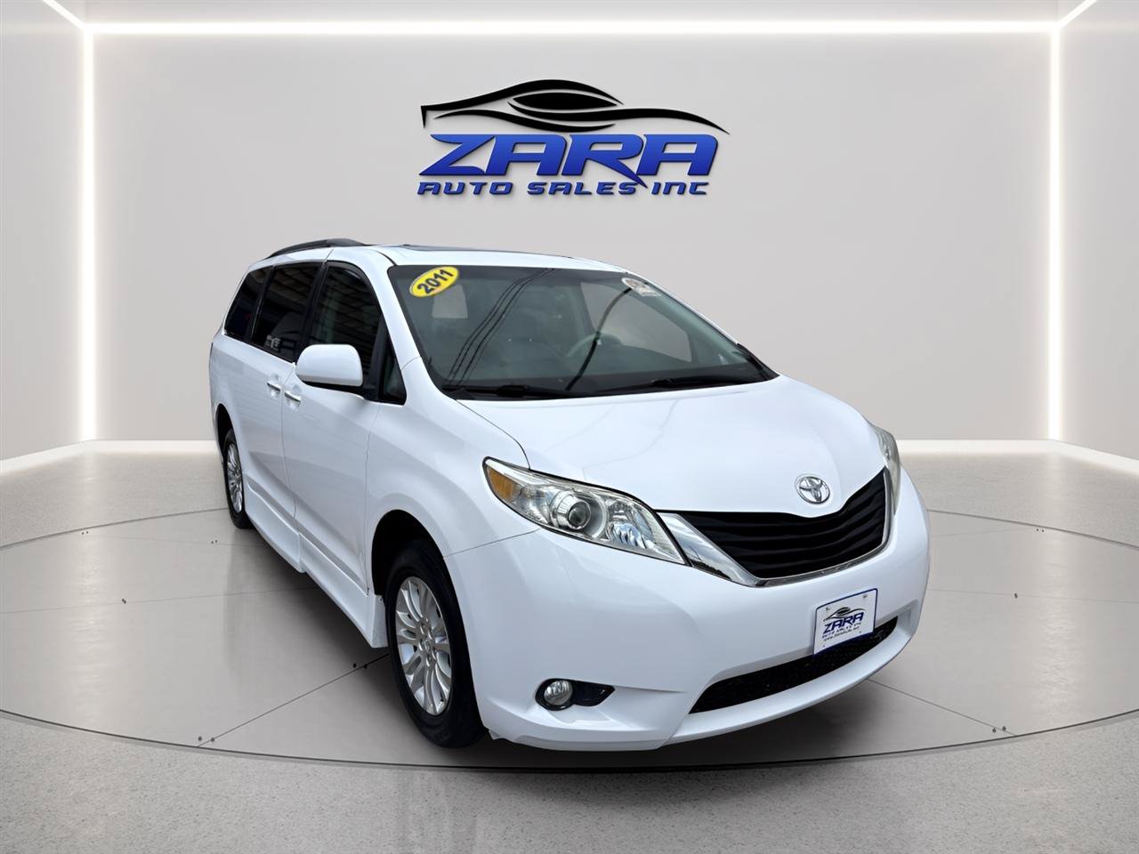 Used 2011 Toyota Sienna XLE w/ Premium Pkg FWD image 7