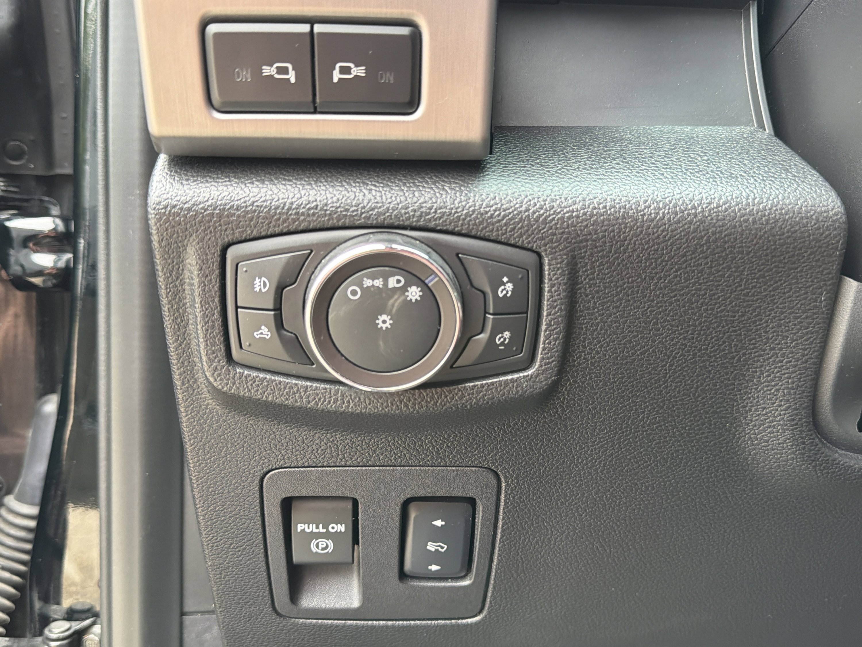 Used 2018 Ford F150 Platinum w/ Equipment Group 701A Luxury AWD/4WD image 55