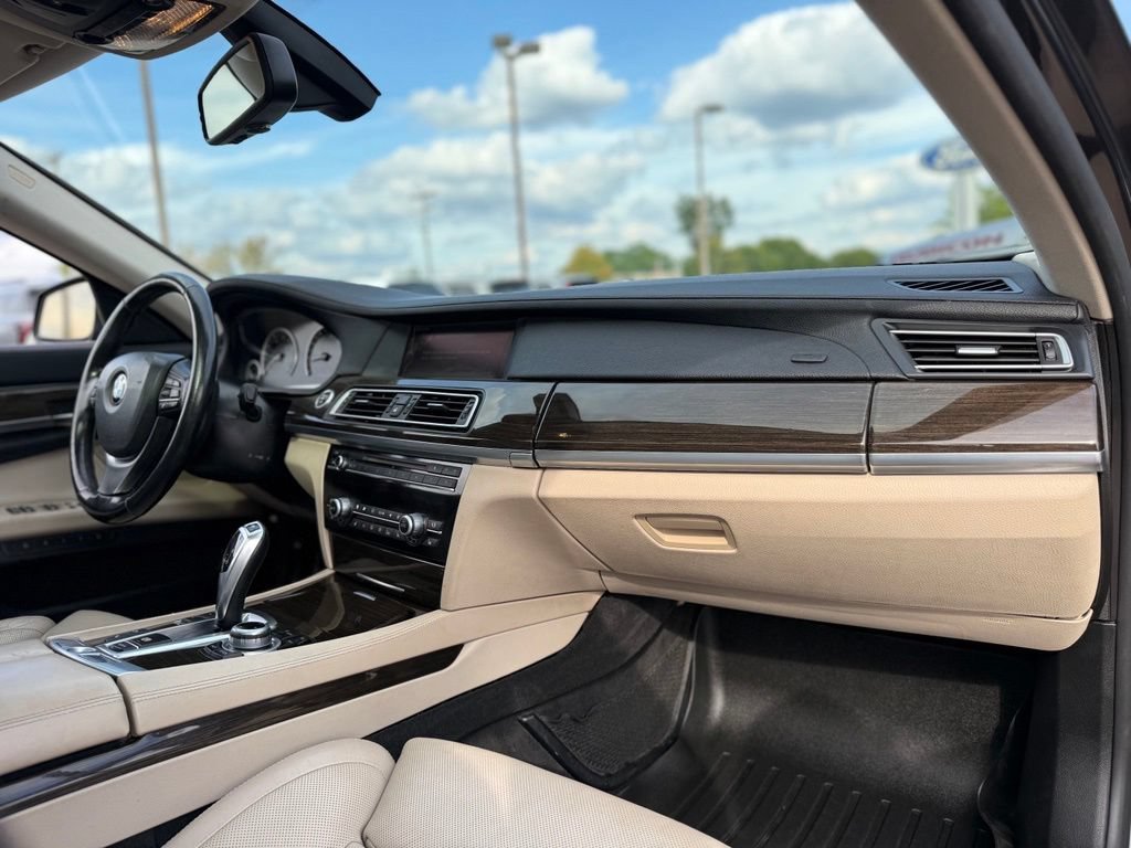 Used 2012 BMW 750i xDrive AWD/4WD image 17