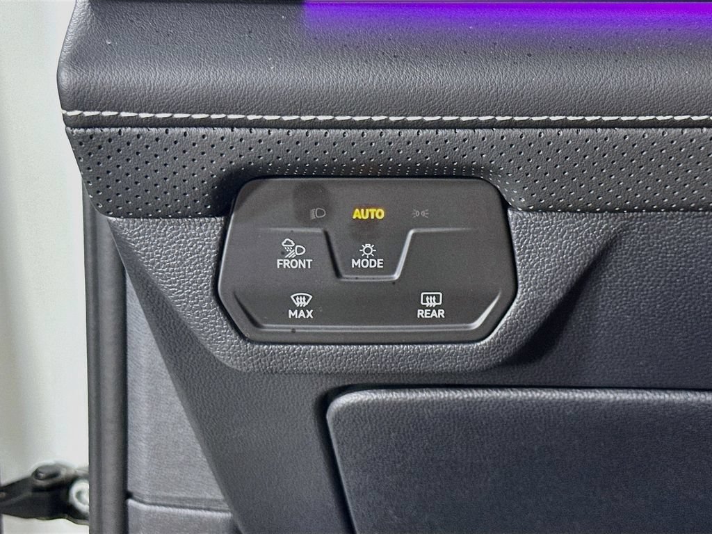 Used 2025 Volkswagen Atlas Cross Sport SEL AWD/4WD image 21