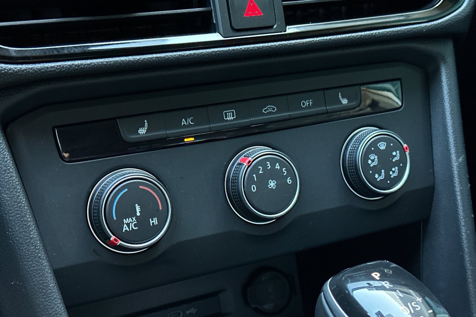 Used 2022 Volkswagen Taos SE image 20