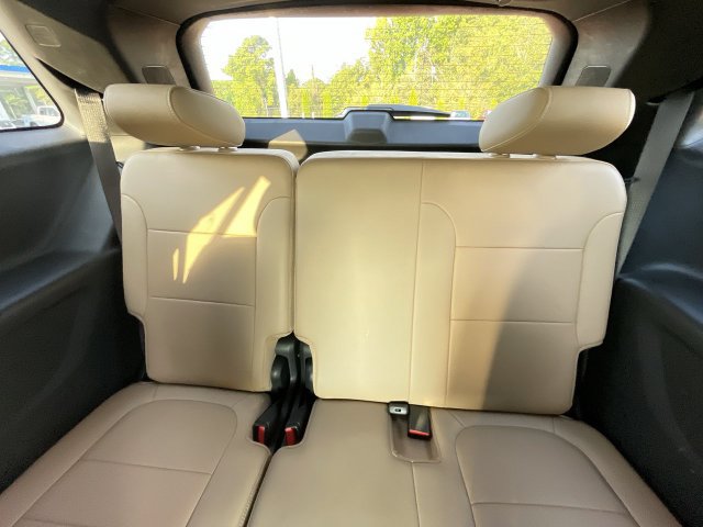 Used 2023 Chevrolet Traverse Premier FWD image 18
