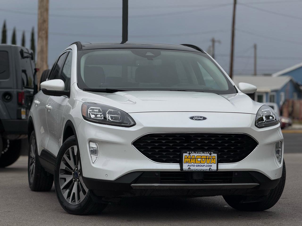 Used 2020 Ford Escape Titanium image 2
