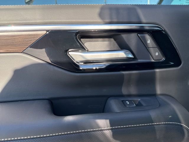 New 2026 Chevrolet Suburban Premier image 18
